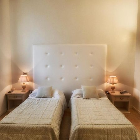 Hotel Europa Pallazzolo sullʼOglio エクステリア 写真