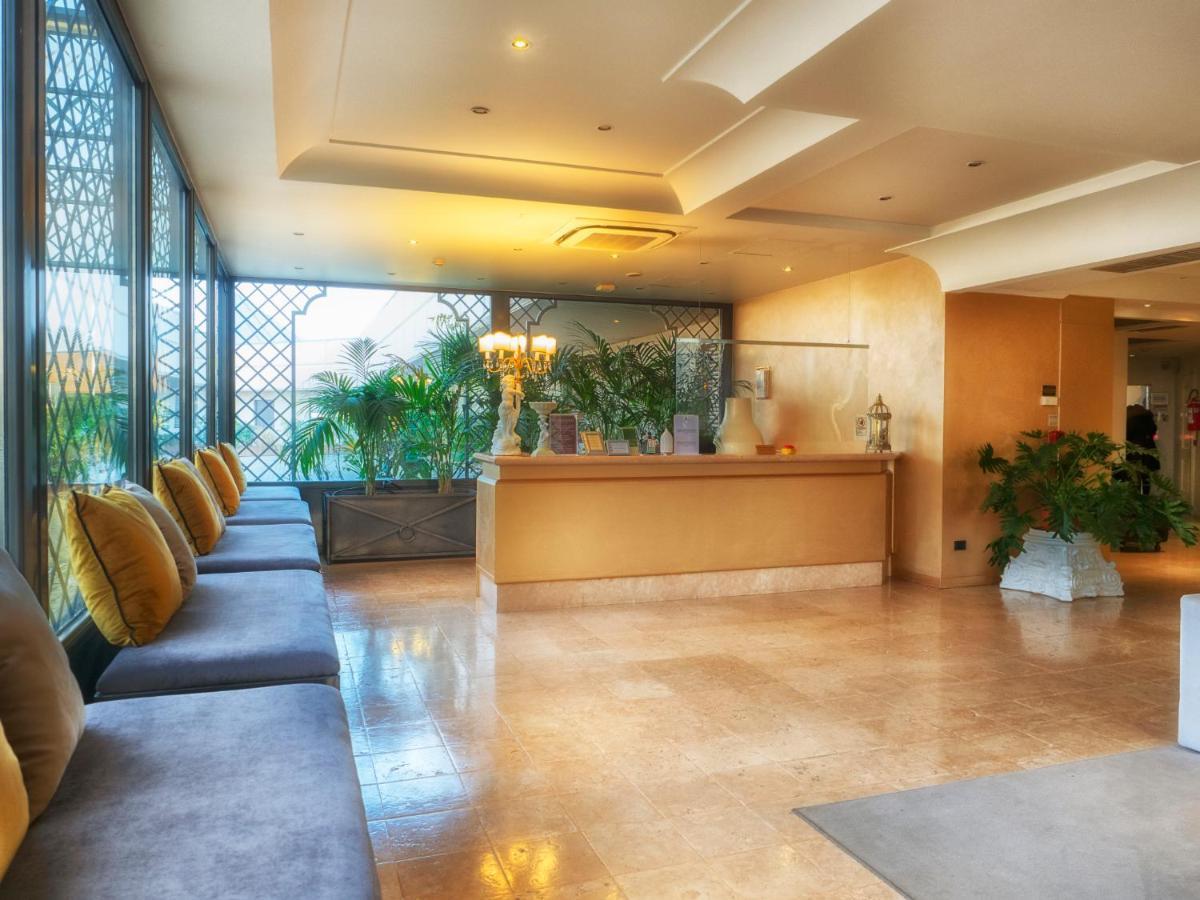 Hotel Europa Pallazzolo sullʼOglio エクステリア 写真
