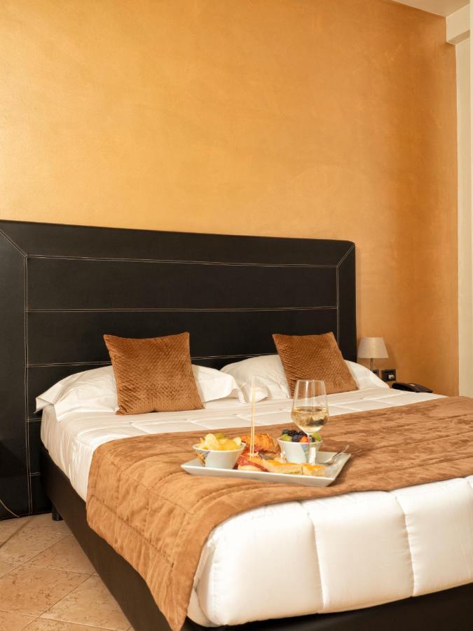 Hotel Europa Pallazzolo sullʼOglio エクステリア 写真