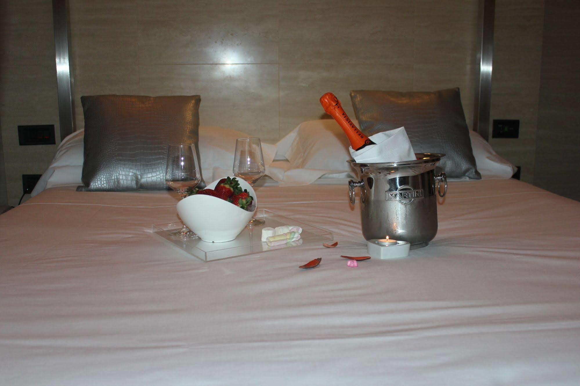 Hotel Europa Pallazzolo sullʼOglio エクステリア 写真