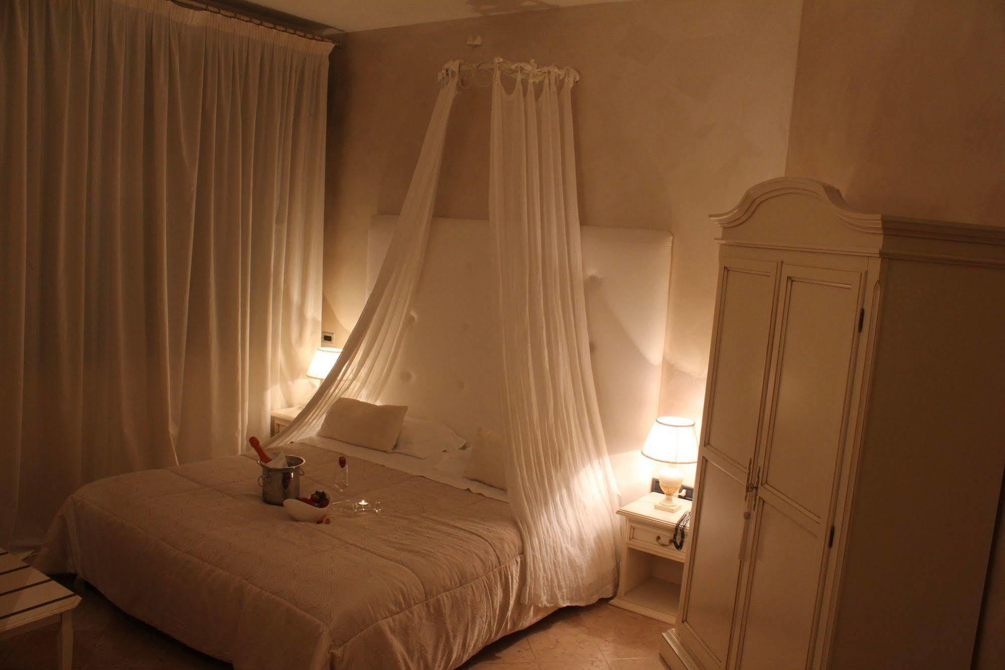 Hotel Europa Pallazzolo sullʼOglio エクステリア 写真