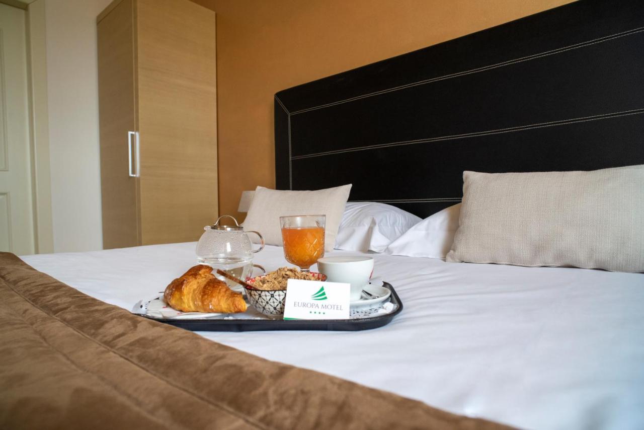 Hotel Europa Pallazzolo sullʼOglio エクステリア 写真